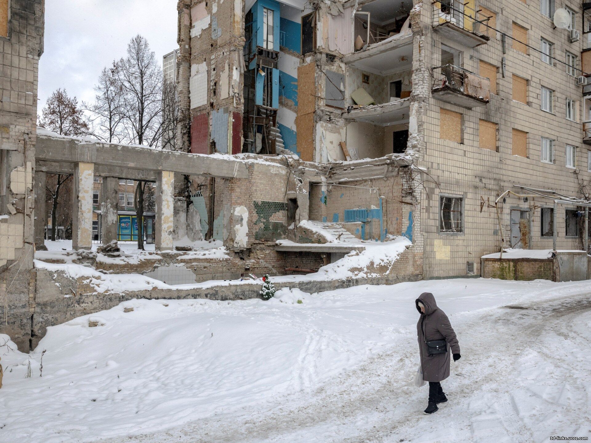 Evacuating residents fleeing cold snap in Ukraine
